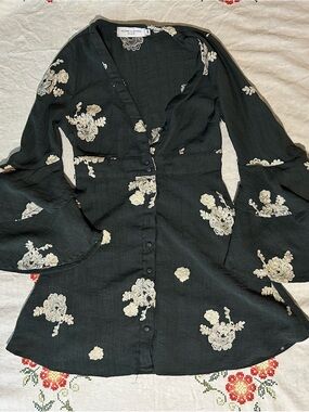Nectar Clothing Embroidered Bell Sleeve Boho Mini Dress - Medium
